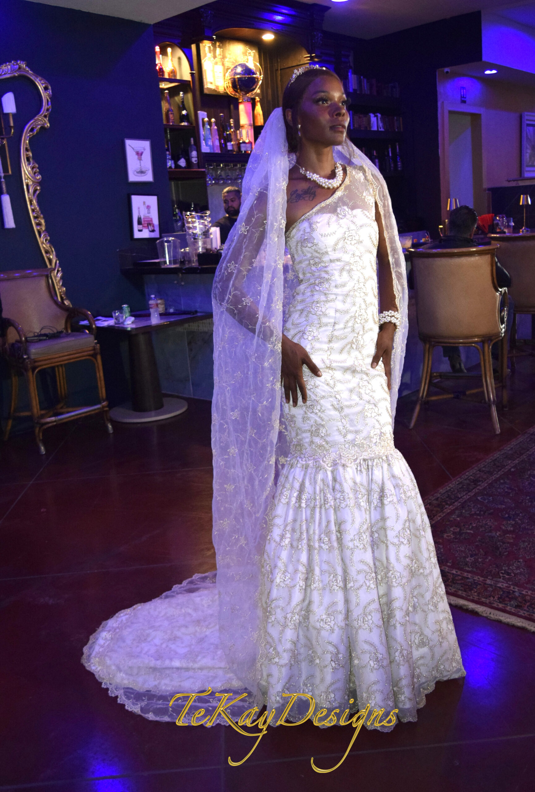 Queen Amélie Embroidered Cathedral Veil